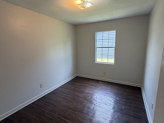 4th image of 219 Horton Dr #B