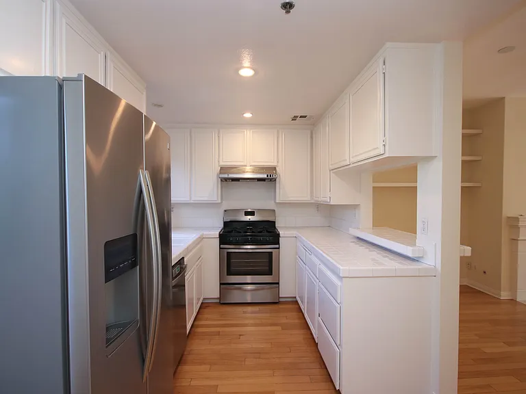 111 S Oak Knoll Ave #203 — Photo 9
