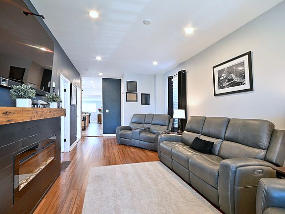 3rd image of 5831 W Leland Ave