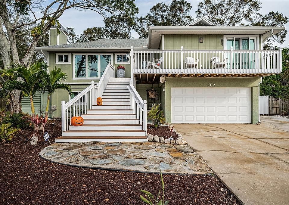 1st image of 302 Lagoon Dr