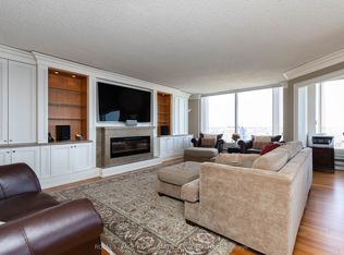 1 Palace Pier Ct #4201-06, Etobicoke, ON M8V 3W9