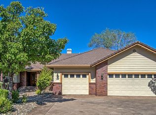220 River Park Dr, Redding, CA 96003