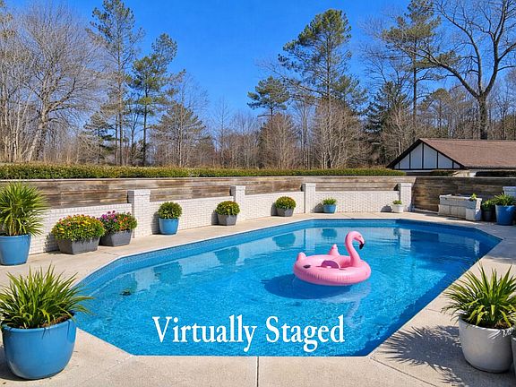 2nd image of 621 Justice Rd