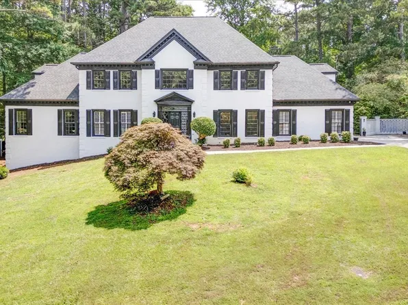 1887 Chedworth Ct, Stone Mountain, GA 30087