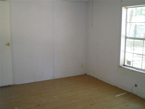 4th image of 36852 Pinecrest Ave