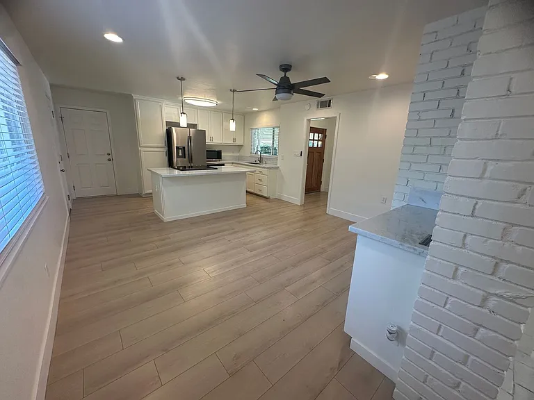 9101 Rosewood Dr — Photo 13