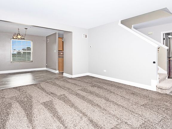 4th image of 732 Oakwood St