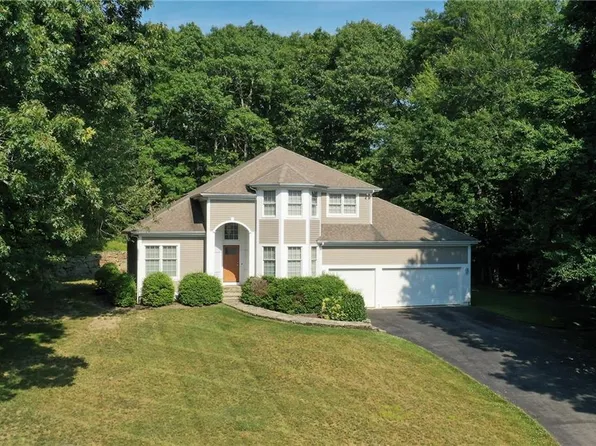 115 Sakonnet Ridge Dr, Tiverton, RI 02878
