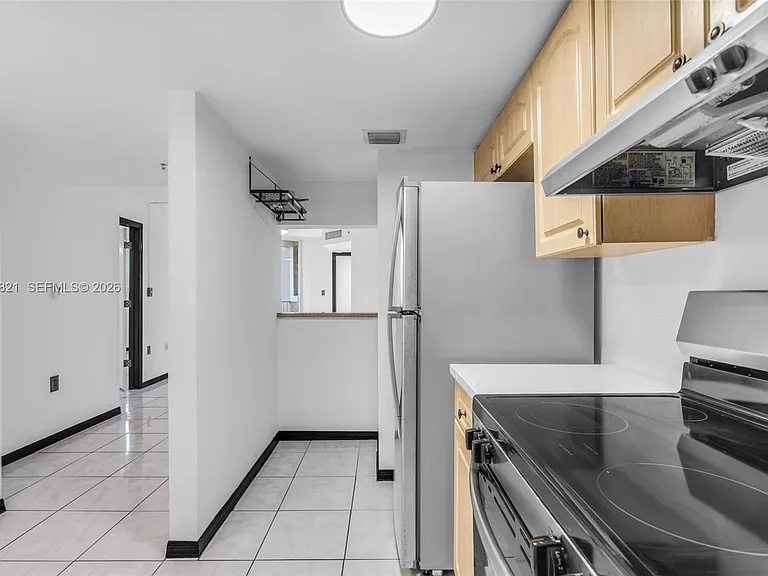 102 SW 6th Ave #201 — Photo 6