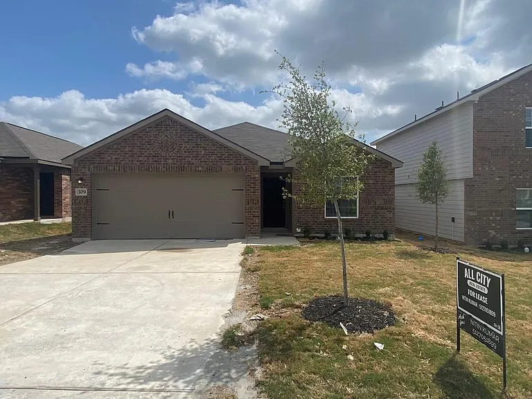 309 Riverdale Dr — Photo 2