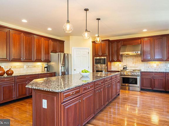 4th image of 25592 Arthur Pl
