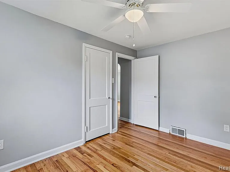 77 Huron Ave — Photo 16