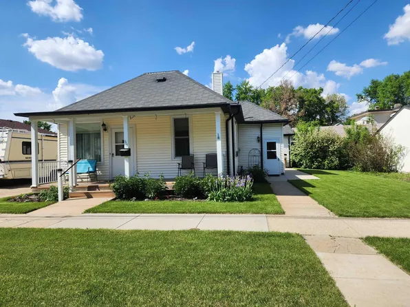 113 6th Ave NE, Minot, ND 58703