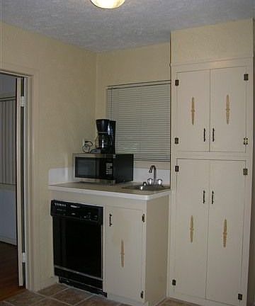 3rd image of 4680 Baywood Ln