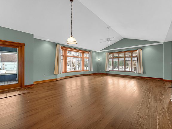 5th image of 2425 Dickinson Rd