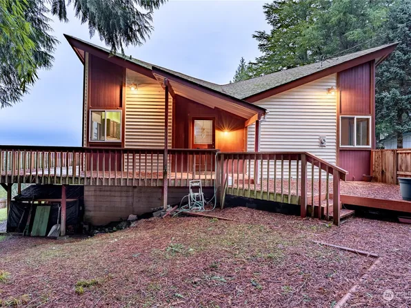 1202 E Madrona Boulevard NW, Lakebay, WA 98349