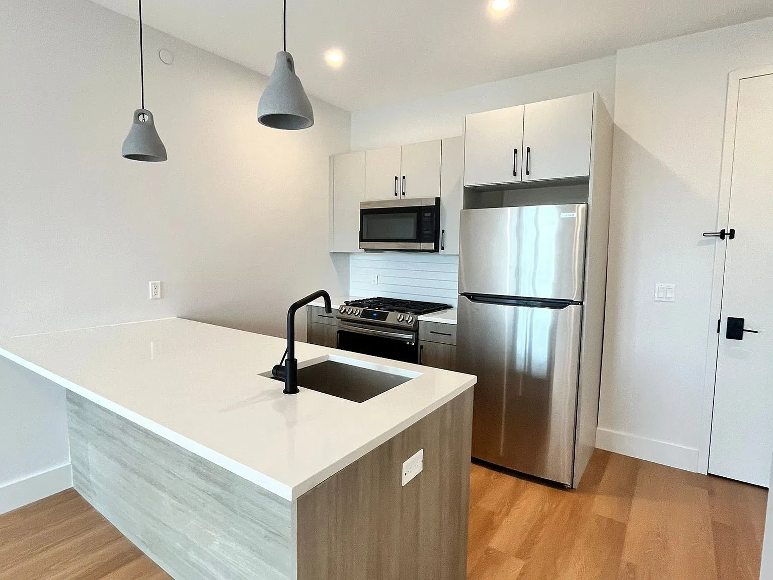 1 bed, 650 sqft, $2,375 — Photo 3