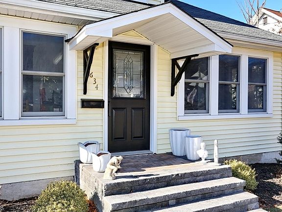3rd image of 634 Lincoln Ave