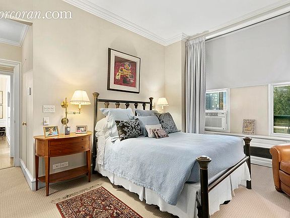 4th image of 180 W 58th St #11B