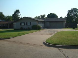 1809 Fox Ave, Moore, OK 73160