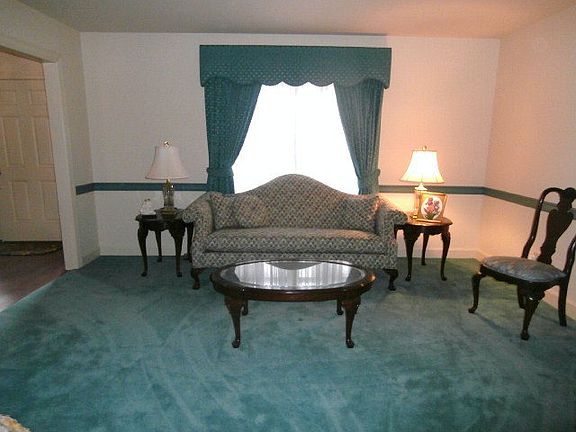 4th image of 105 Ashberry Ct