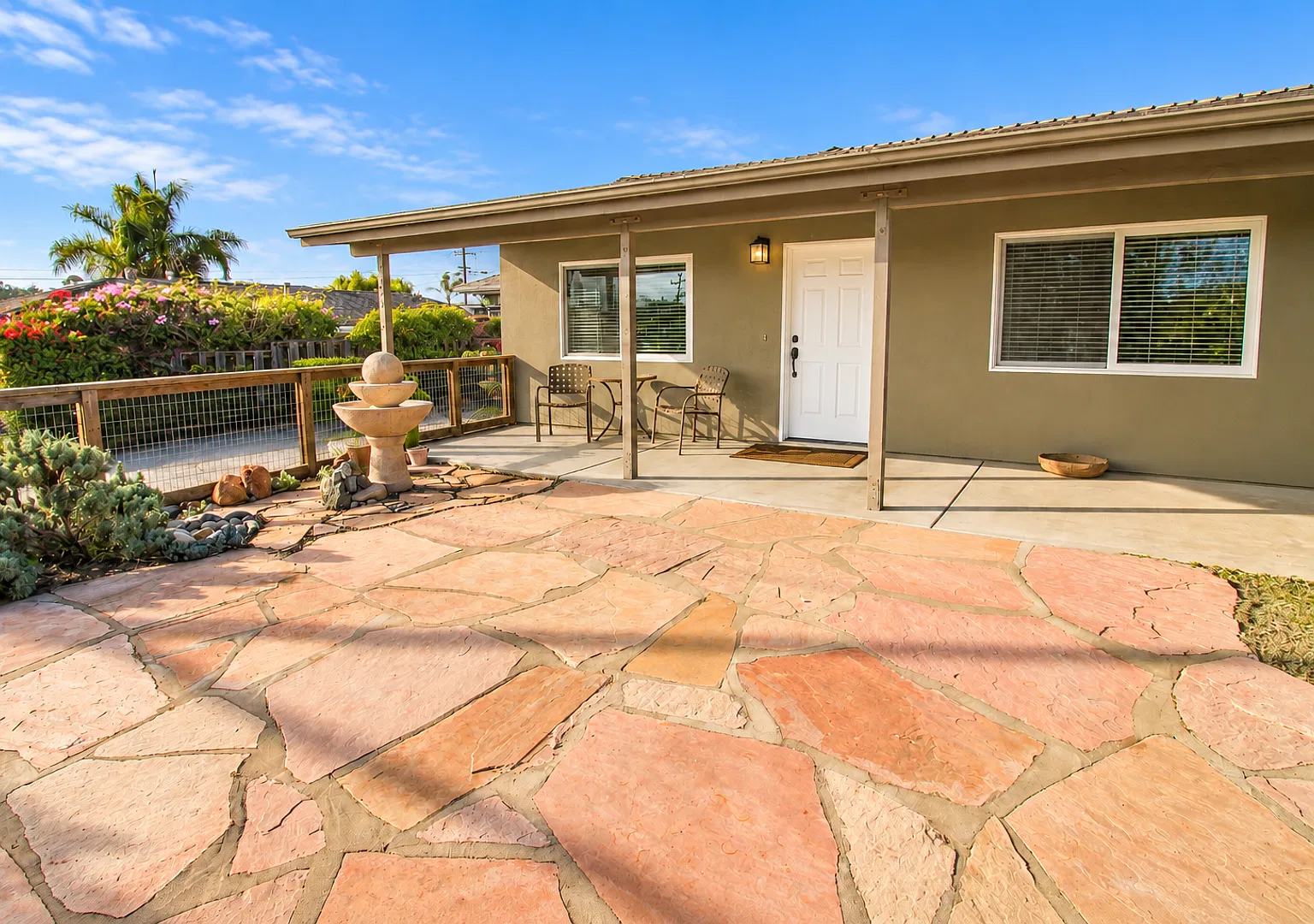 Beautiful 3-Bedroom, 2.5-Bathroom Home with Rooftop Deck in Grover Beach — Photo 1