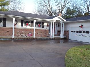 869 S Azalea Blvd, Barberton, OH 44203