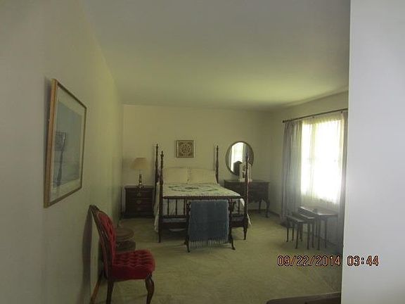 5th image of 520 Charles St