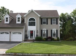 13 Churchhill Downs Dr, Tinton Falls, NJ 07724