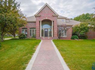 324 Regency Ct, South Sioux City, NE 68776