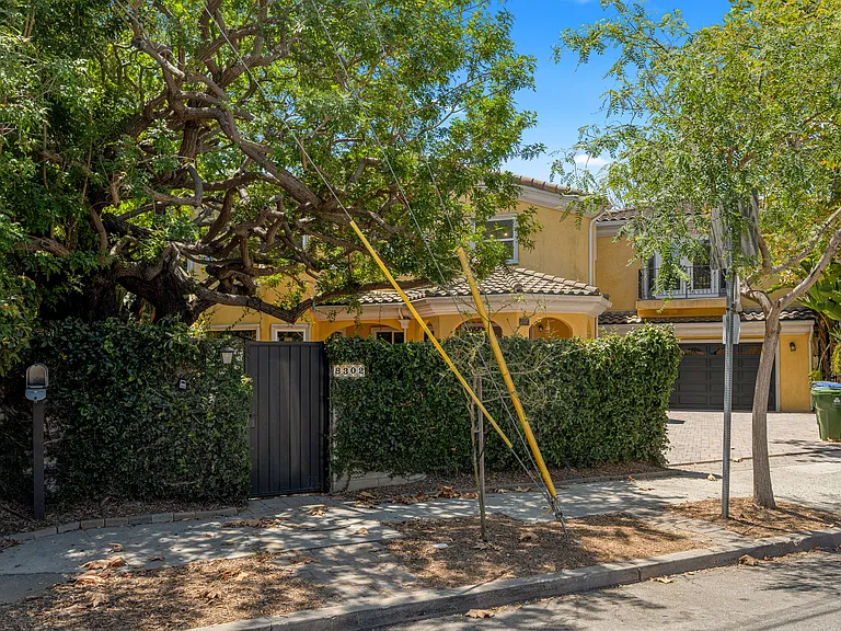 8302 S Sepulveda Blvd — Photo 23