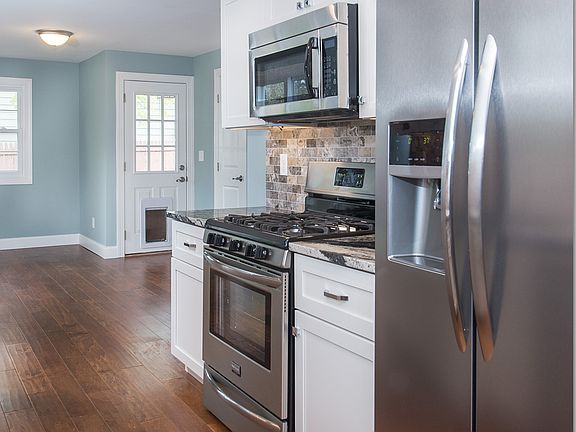 3rd image of 3150 Somerset Dr