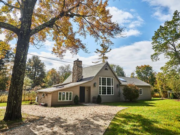 21 Library Ln