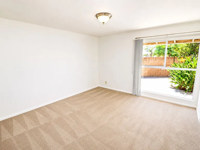 1087 N Greengrove St — Photo 17