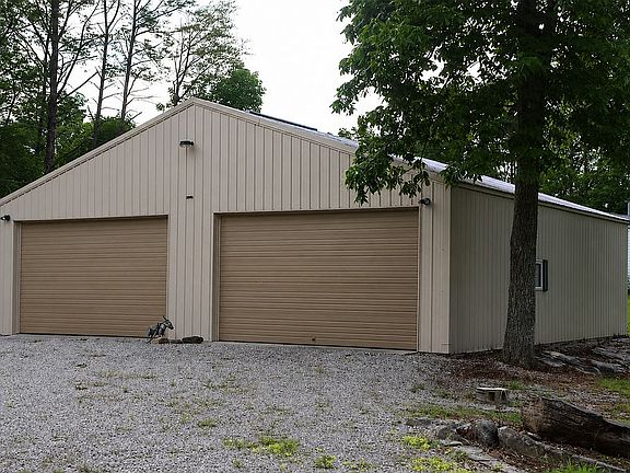 2nd image of 490 Rocky Point Rd