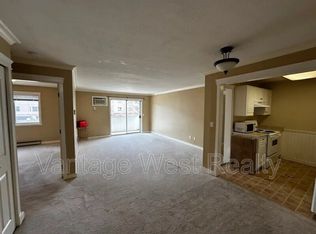 3160 De Montreuil Ct UNIT 205, Kelowna, BC V1W 3W3