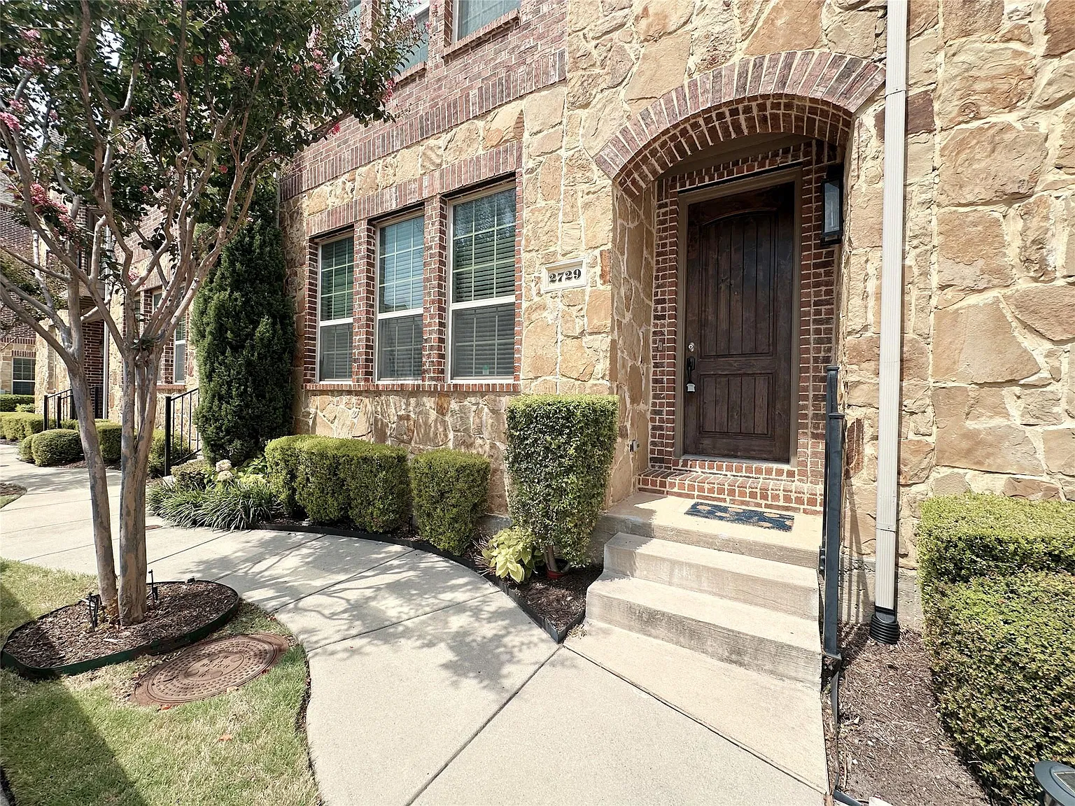 3 bed, 2164 sqft, $2,895 — Photo 3
