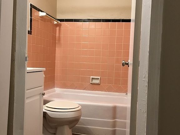 4th image of 861 Hamilton Ave