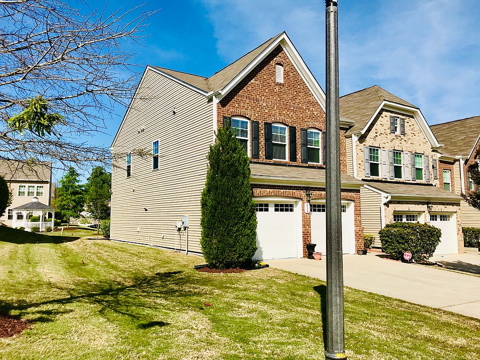 Side view, corner unit, long driveway with plenty of sunlight each room