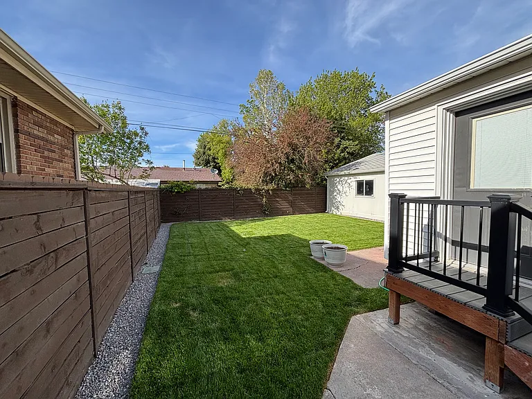 1423 E Vine St — Photo 11