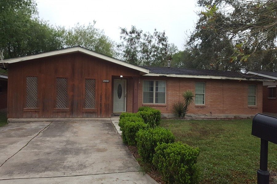 1st image of 2021 E Austin Ave