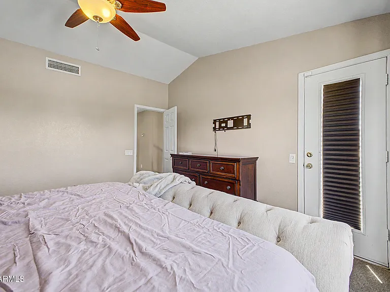 4518 E Rowel Rd — Photo 21