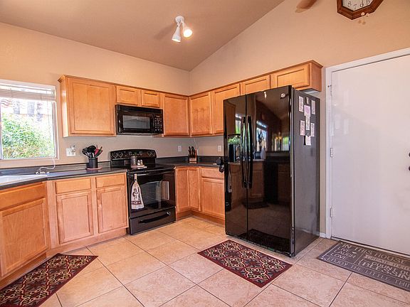 4th image of 1061 N Arroya