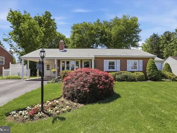 17933 Oak Ridge Dr, Hagerstown, MD 21740
