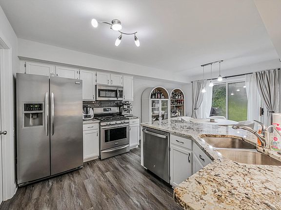 4th image of 68 Cambridge Ave