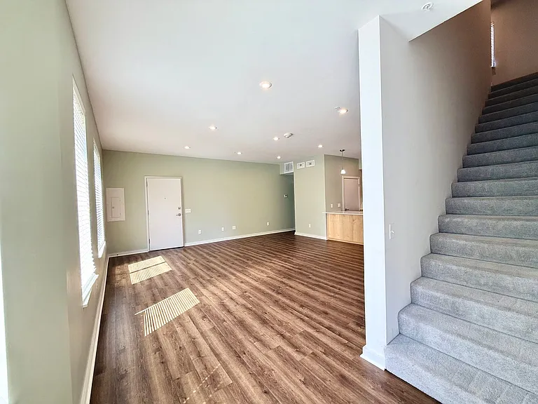 627 Couch Dr #S13 — Photo 6