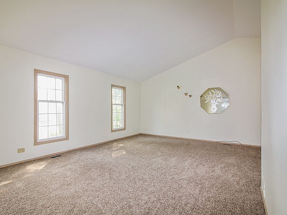 3rd image of 575 Kensington Ct