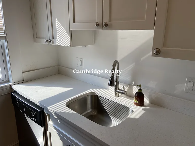38 Newton St #2T — Photo 5