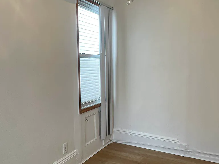 2322 Cambreleng Ave #1 — Photo 9