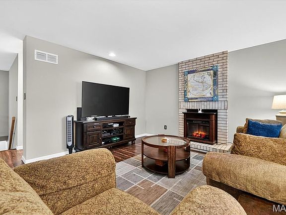 2nd image of 189 Harvest Moon Ct #B